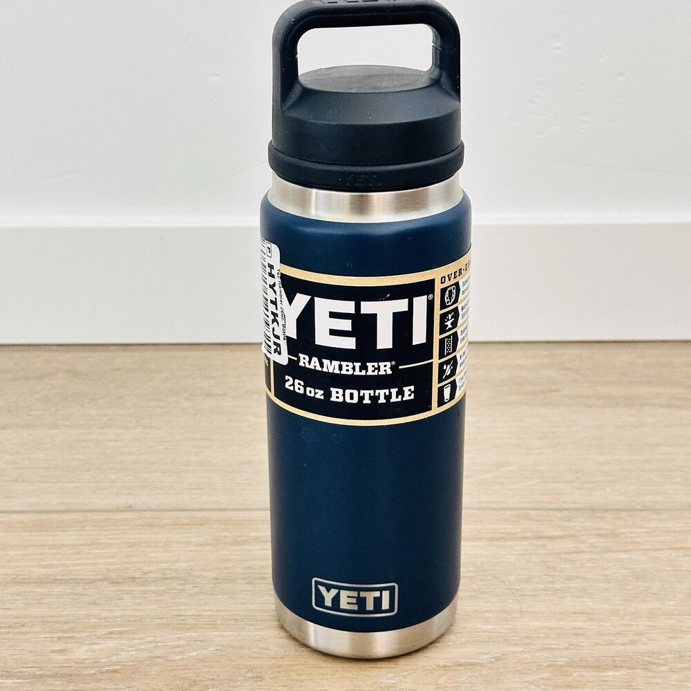Yeti Rambler 26 oz Navy Blue Thermos Tumbler Chug Cap Bottle Stainless Steel NEW